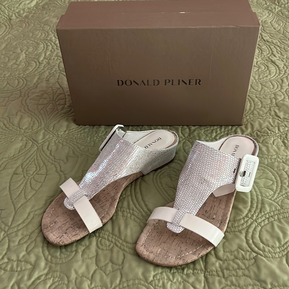 Donald Pliner OfeliaPM Pebled Metallic Silver Sandals